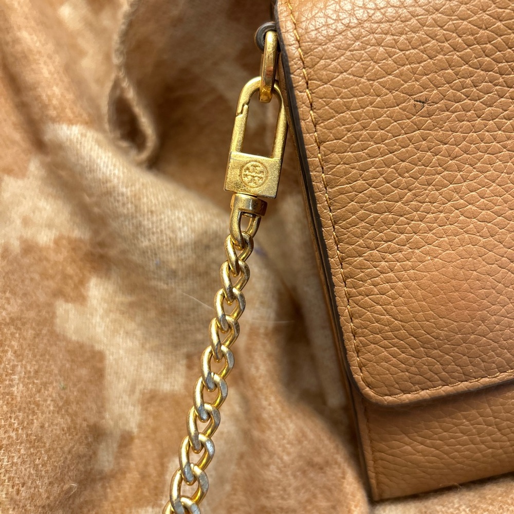 TORY BURCH BRITTEN FRENCH LEATHER CHAIN WALLET CROSSBODY - Picture 3 of 8
